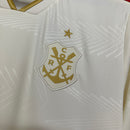 Torcedor Flamengo terceira camisa 25-26