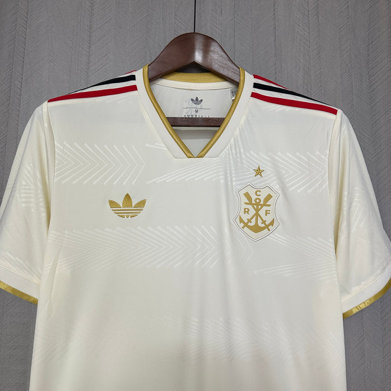 Torcedor Flamengo terceira camisa 25-26