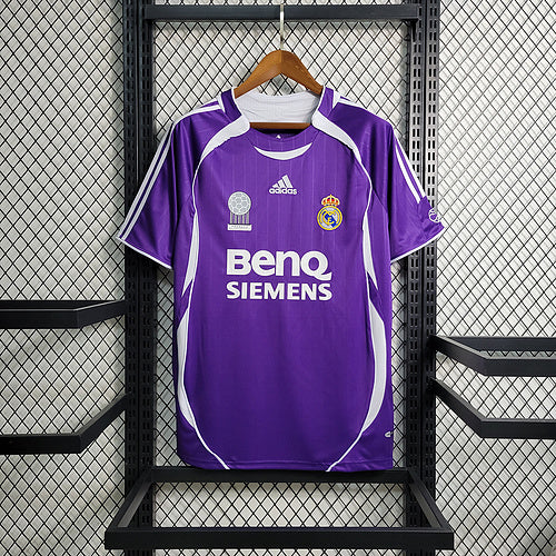 Retro 06 Real Madrid versão roxa