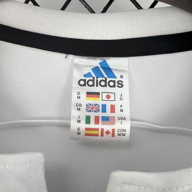 Retro 2003-04 Real Madrid versão gola U
