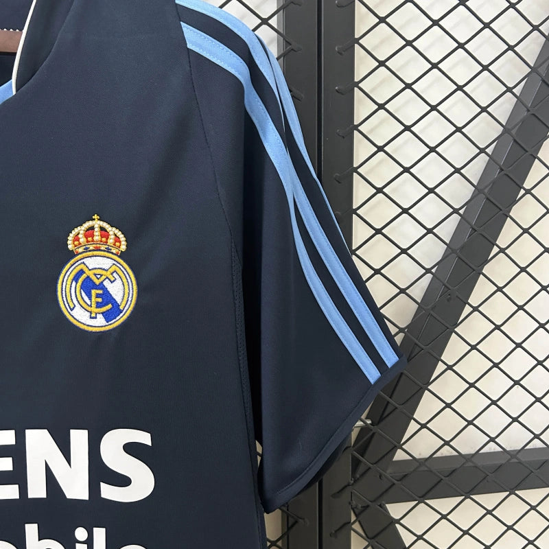 Retro 03-04 Real Madrid visitante