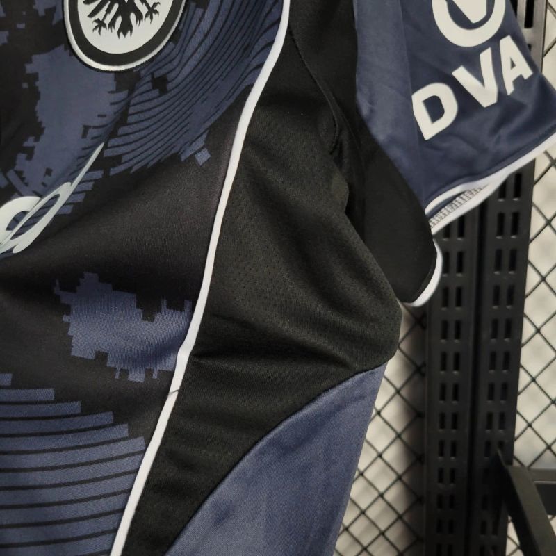 25-26 Torcedor Frankfurt