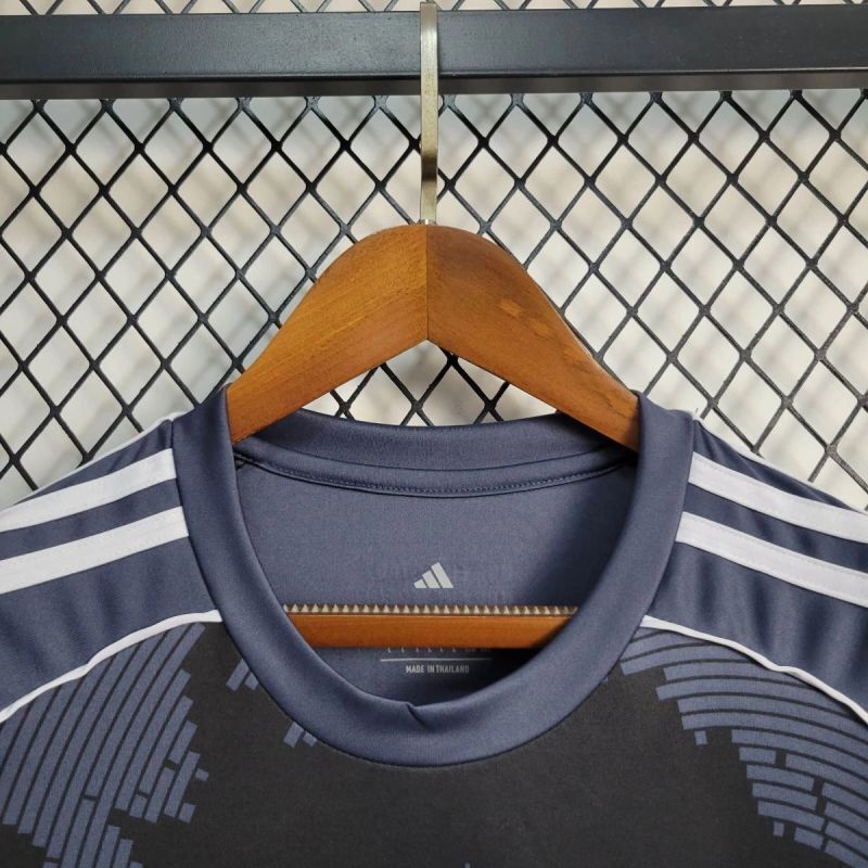 25-26 Torcedor Frankfurt