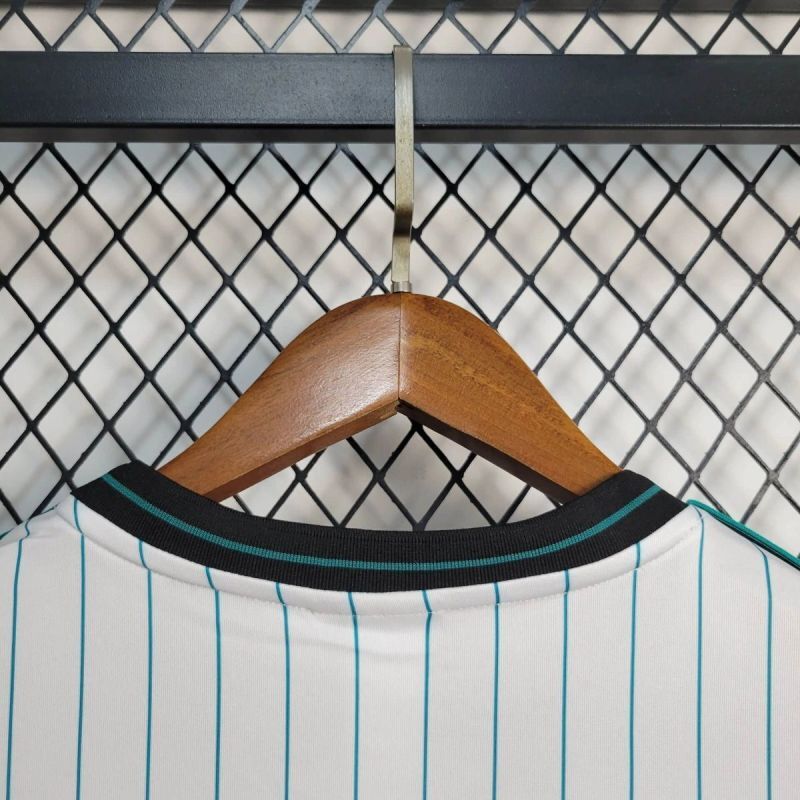 25-26 Torcedor Liverpool