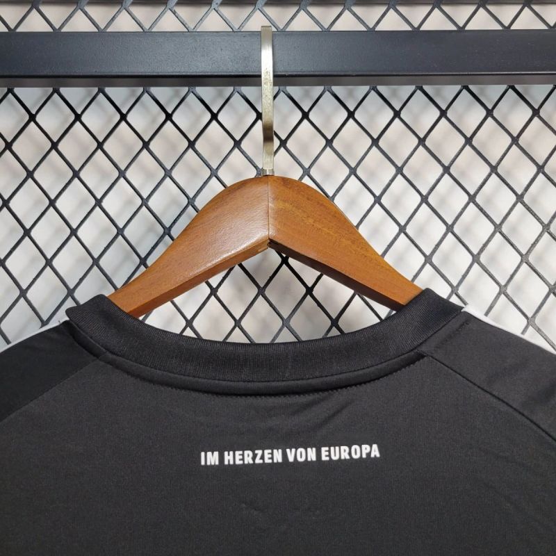 25-26 Torcedor Frankfurt