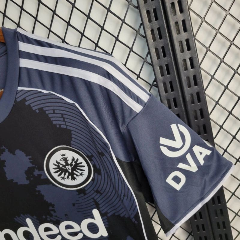 25-26 Torcedor Frankfurt